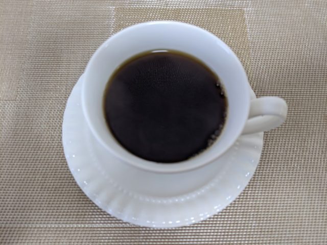 ハニー珈琲専門店ジェノバブレンドコーヒーがカップに入っている状態の写真