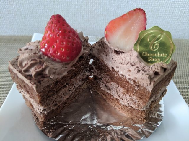 チョコレートショップ山王店生ショコラショートケーキ断面図の写真