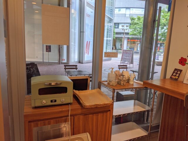 パン屋セ・トレボン「キャナルシティ博多店」の店内に置いてあるオーブントースターの写真